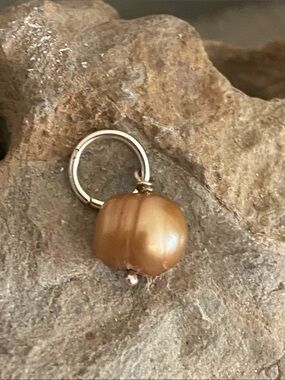 5/$10❤️❤️❤️NEW Handmade Single Golden Brown Pearl Charm Pendant